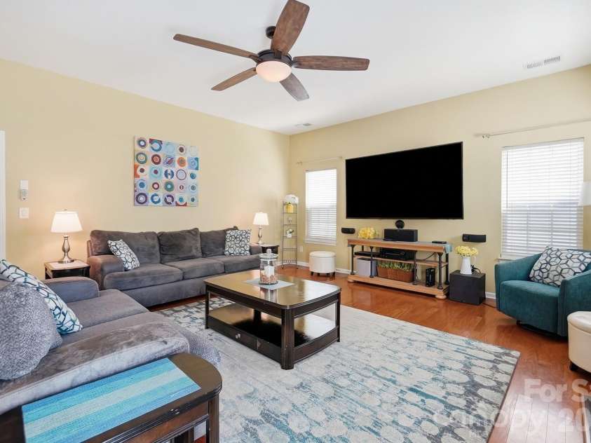 15320 Edgewater Forest Lane, Charlotte, NC 28278.  MLS# CAR4399243, YatesRealty ID 49294. 