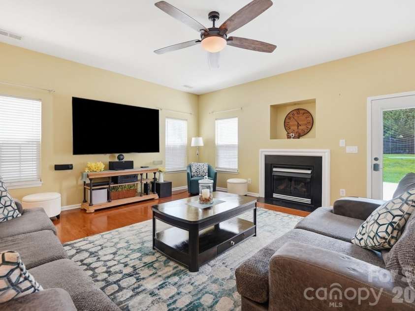 15320 Edgewater Forest Lane, Charlotte, NC 28278.  MLS# CAR4399243, YatesRealty ID 49294. 