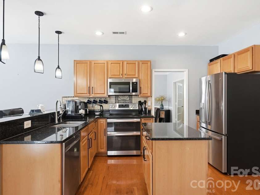 15320 Edgewater Forest Lane, Charlotte, NC 28278.  MLS# CAR4399243, YatesRealty ID 49294. 