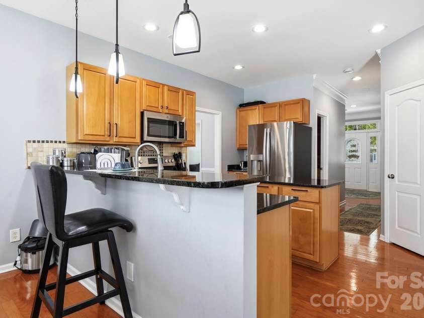 15320 Edgewater Forest Lane, Charlotte, NC 28278.  MLS# CAR4399243, YatesRealty ID 49294. 