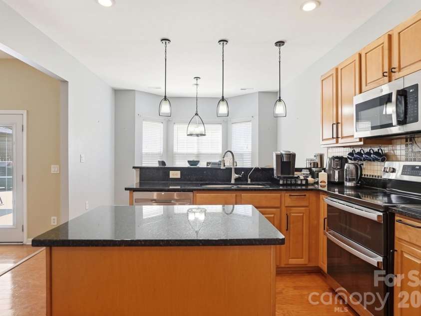 15320 Edgewater Forest Lane, Charlotte, NC 28278.  MLS# CAR4399243, YatesRealty ID 49294. 