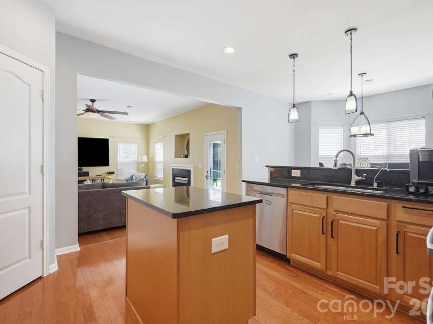 15320 Edgewater Forest Lane, Charlotte, NC 28278.  MLS# CAR4399243, YatesRealty ID 49294. 
