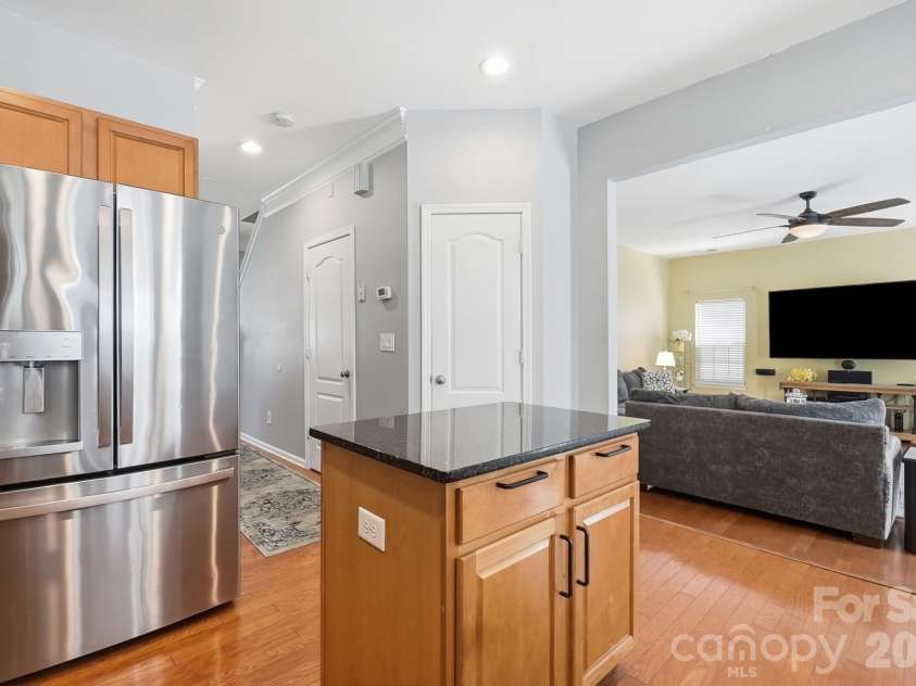 15320 Edgewater Forest Lane, Charlotte, NC 28278.  MLS# CAR4399243, YatesRealty ID 49294. 