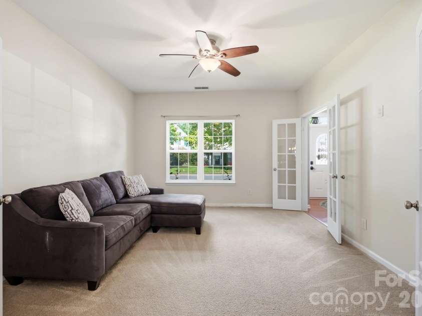 15320 Edgewater Forest Lane, Charlotte, NC 28278.  MLS# CAR4399243, YatesRealty ID 49294. 