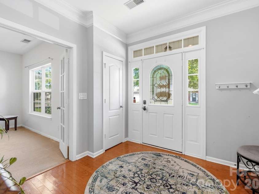 15320 Edgewater Forest Lane, Charlotte, NC 28278.  MLS# CAR4399243, YatesRealty ID 49294. 