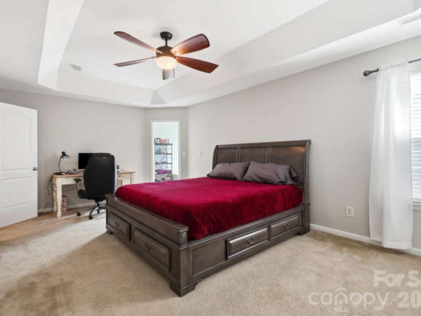 15320 Edgewater Forest Lane, Charlotte, NC 28278.  MLS# CAR4399243, YatesRealty ID 49294. 