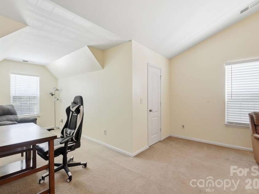 15320 Edgewater Forest Lane, Charlotte, NC 28278.  MLS# CAR4399243, YatesRealty ID 49294. 