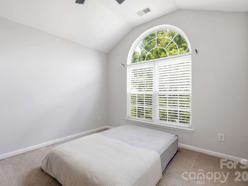 15320 Edgewater Forest Lane, Charlotte, NC 28278.  MLS# CAR4399243, YatesRealty ID 49294. 
