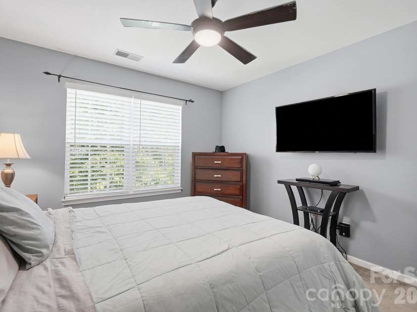 15320 Edgewater Forest Lane, Charlotte, NC 28278.  MLS# CAR4399243, YatesRealty ID 49294. 