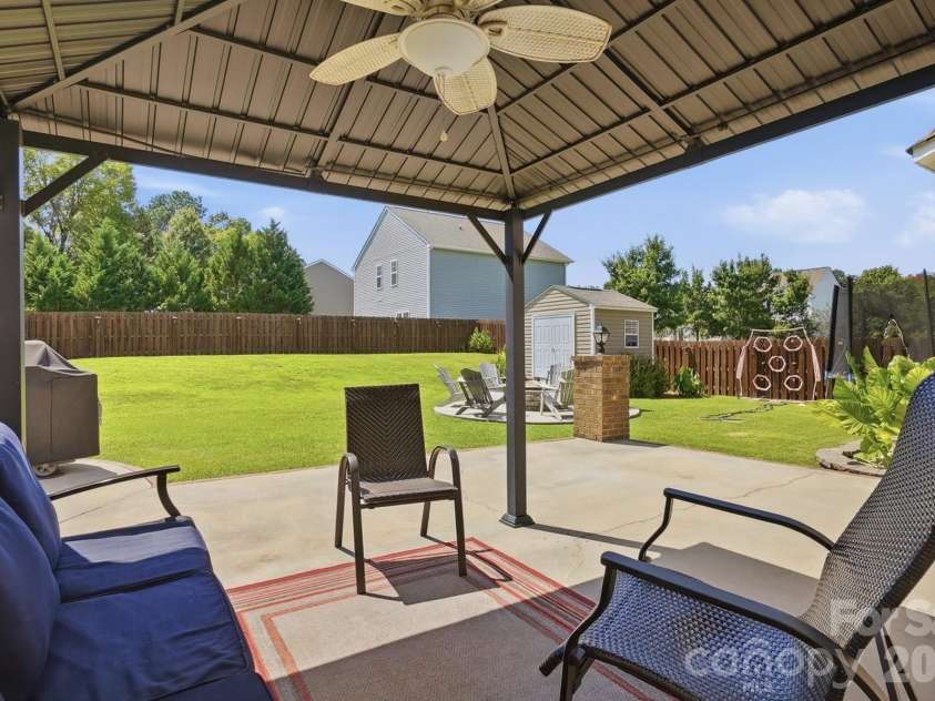 15320 Edgewater Forest Lane, Charlotte, NC 28278.  MLS# CAR4399243, YatesRealty ID 49294. 