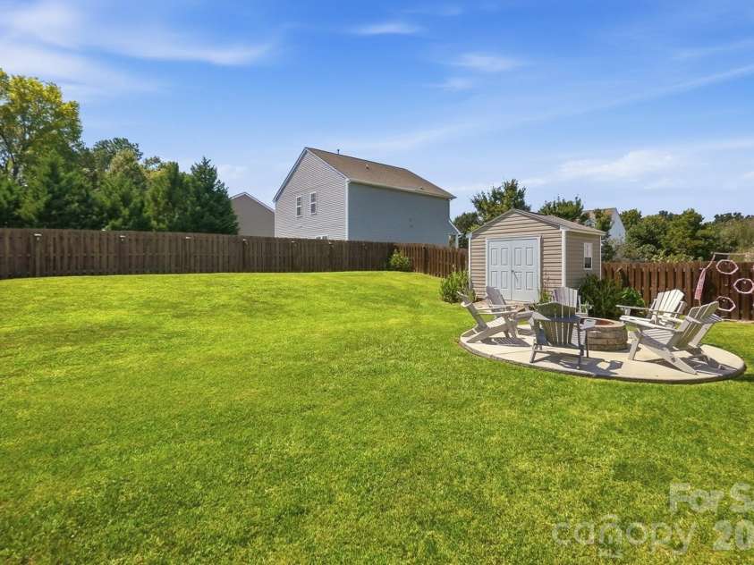 15320 Edgewater Forest Lane, Charlotte, NC 28278.  MLS# CAR4399243, YatesRealty ID 49294. 