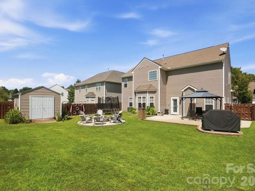 15320 Edgewater Forest Lane, Charlotte, NC 28278.  MLS# CAR4399243, YatesRealty ID 49294. 