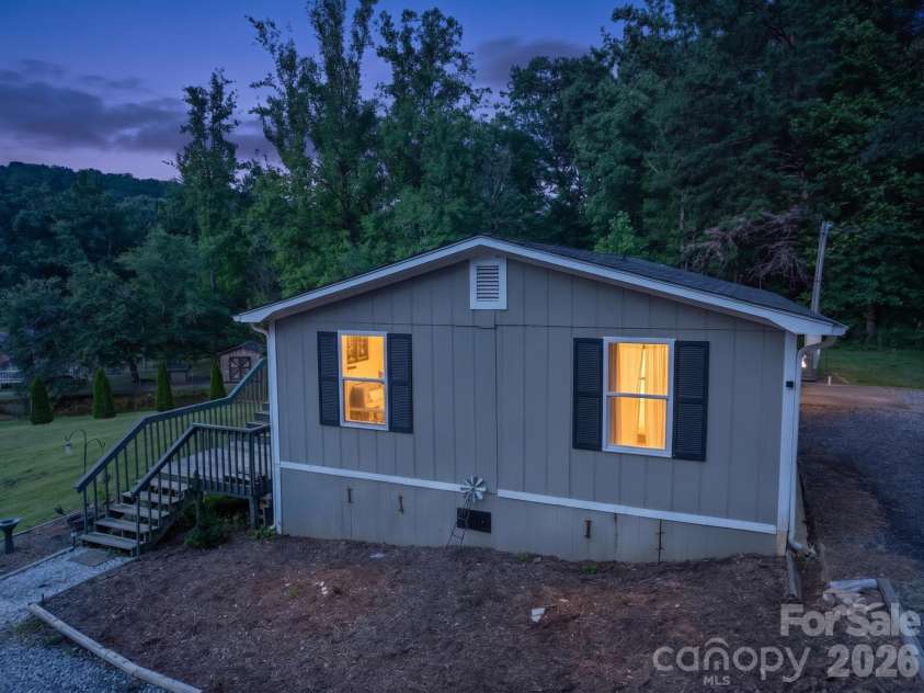 2437 Rosedale Drive, Lenoir, NC 28630.  MLS# CAR4420476, YatesRealty ID 49295. 