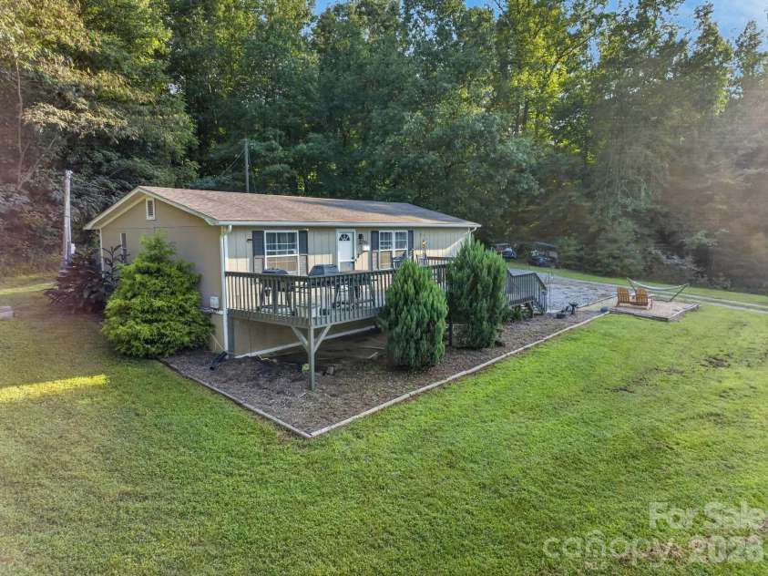 2437 Rosedale Drive, Lenoir, NC 28630.  MLS# CAR4420476, YatesRealty ID 49295. 
