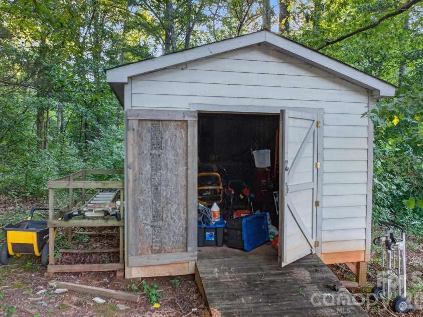 2437 Rosedale Drive, Lenoir, NC 28630.  MLS# CAR4420476, YatesRealty ID 49295. 