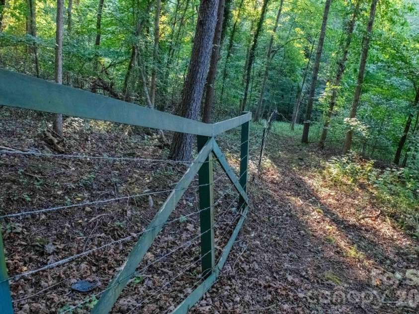 2437 Rosedale Drive, Lenoir, NC 28630.  MLS# CAR4420476, YatesRealty ID 49295. 