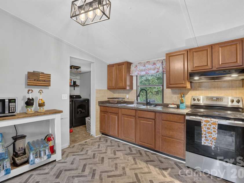 2437 Rosedale Drive, Lenoir, NC 28630.  MLS# CAR4420476, YatesRealty ID 49295. 