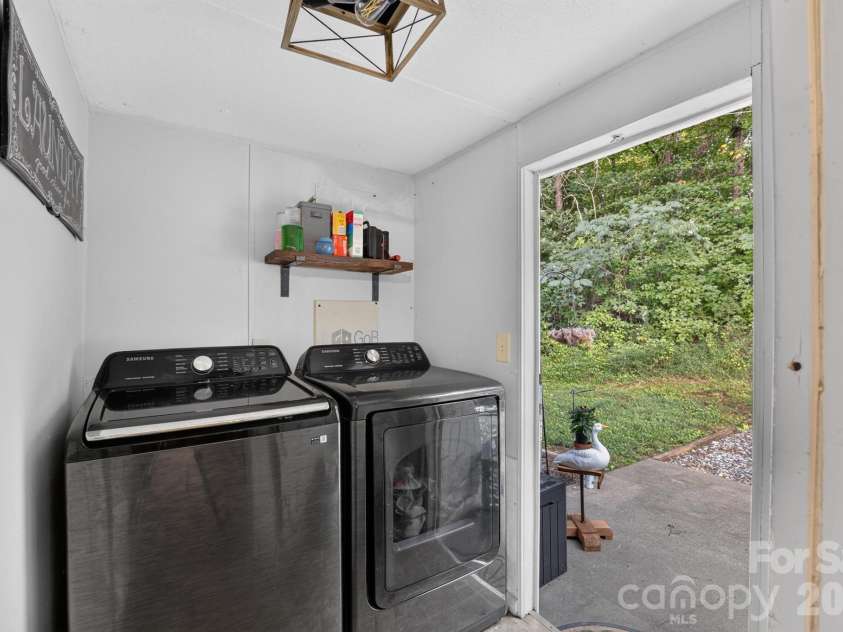 2437 Rosedale Drive, Lenoir, NC 28630.  MLS# CAR4420476, YatesRealty ID 49295. 
