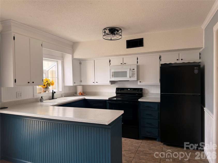 103 Crestlane Drive, Morganton, NC 28655.  MLS# CAR4422193, YatesRealty ID 49297. 