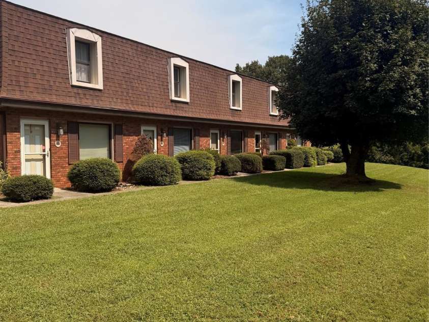 103 Crestlane Drive, Morganton, NC 28655.  MLS# CAR4422193, YatesRealty ID 49297. 