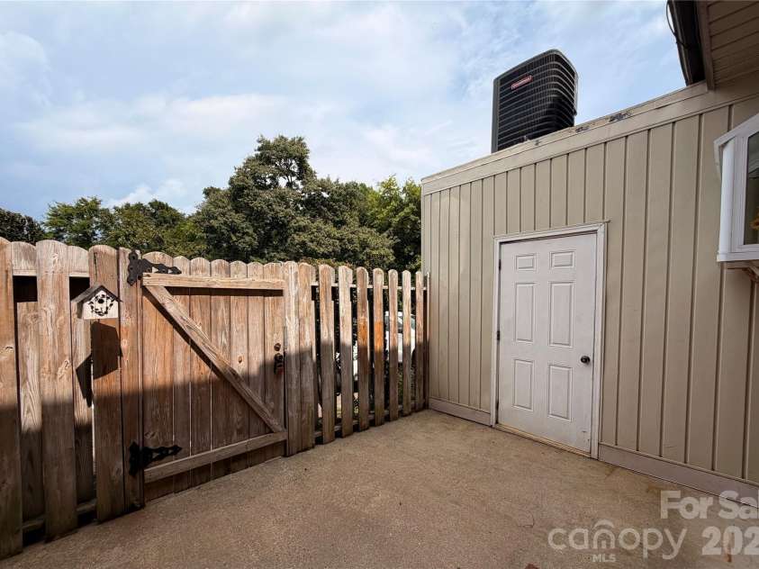103 Crestlane Drive, Morganton, NC 28655.  MLS# CAR4422193, YatesRealty ID 49297. 