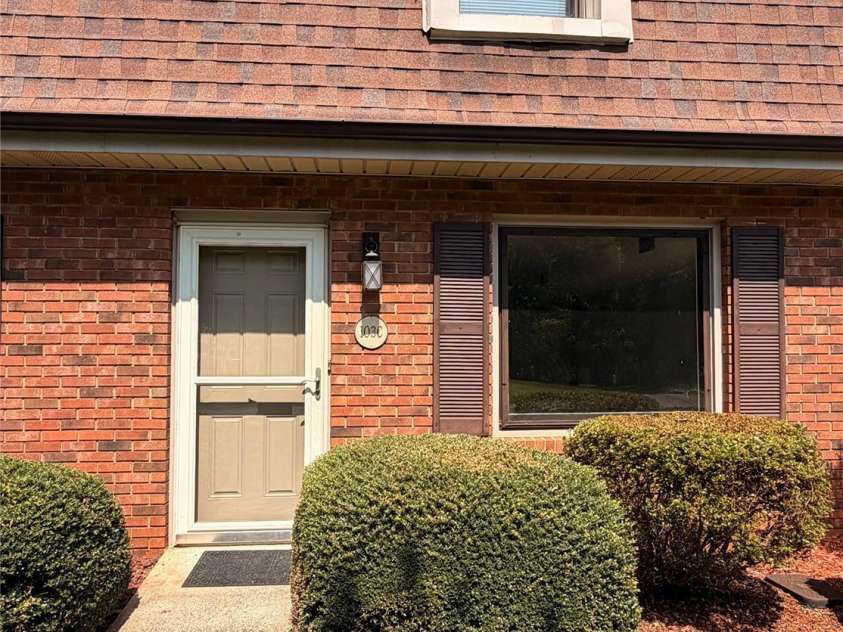 103 Crestlane Drive, Morganton, NC 28655.  MLS# CAR4422193, YatesRealty ID 49297. Front Entrance
