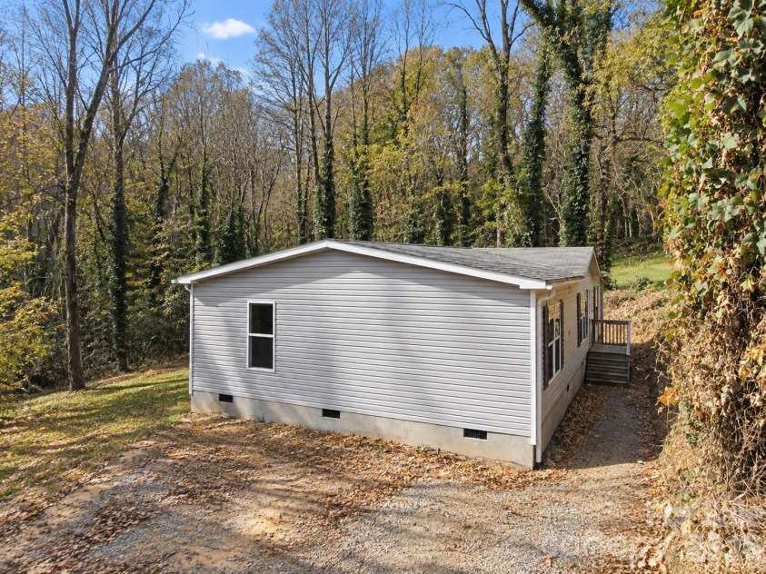55 Harris Ridge Road, Candler, NC 28715.  MLS# CAR4420194, YatesRealty ID 49298. 