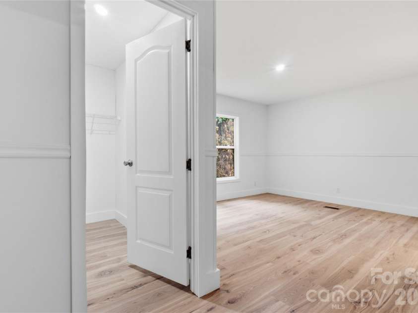 55 Harris Ridge Road, Candler, NC 28715.  MLS# CAR4420194, YatesRealty ID 49298. 