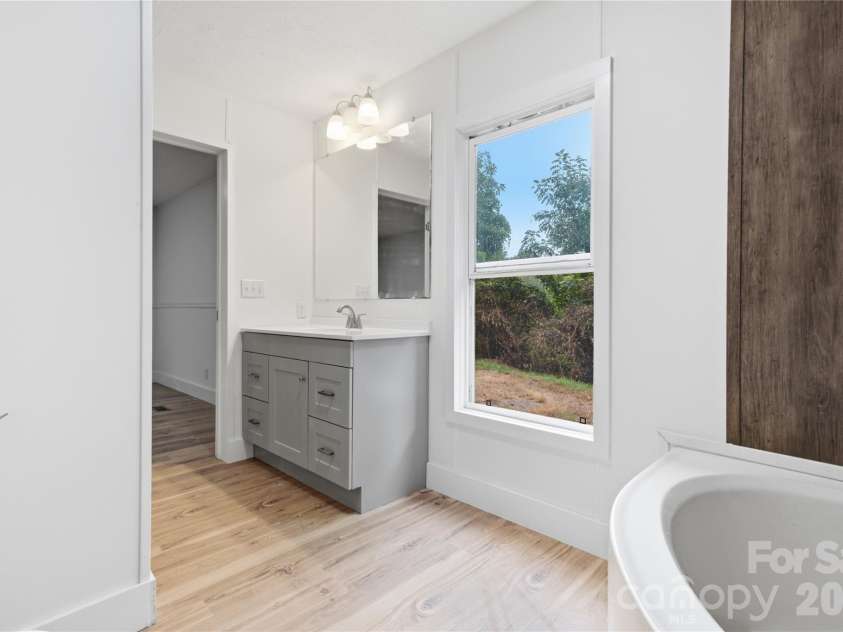 55 Harris Ridge Road, Candler, NC 28715.  MLS# CAR4420194, YatesRealty ID 49298. 