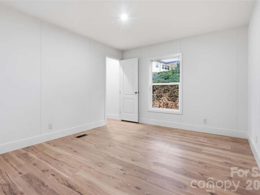 55 Harris Ridge Road, Candler, NC 28715.  MLS# CAR4420194, YatesRealty ID 49298. 