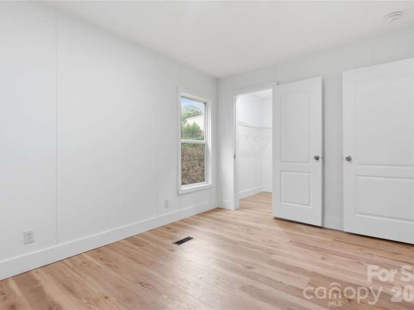 55 Harris Ridge Road, Candler, NC 28715.  MLS# CAR4420194, YatesRealty ID 49298. 