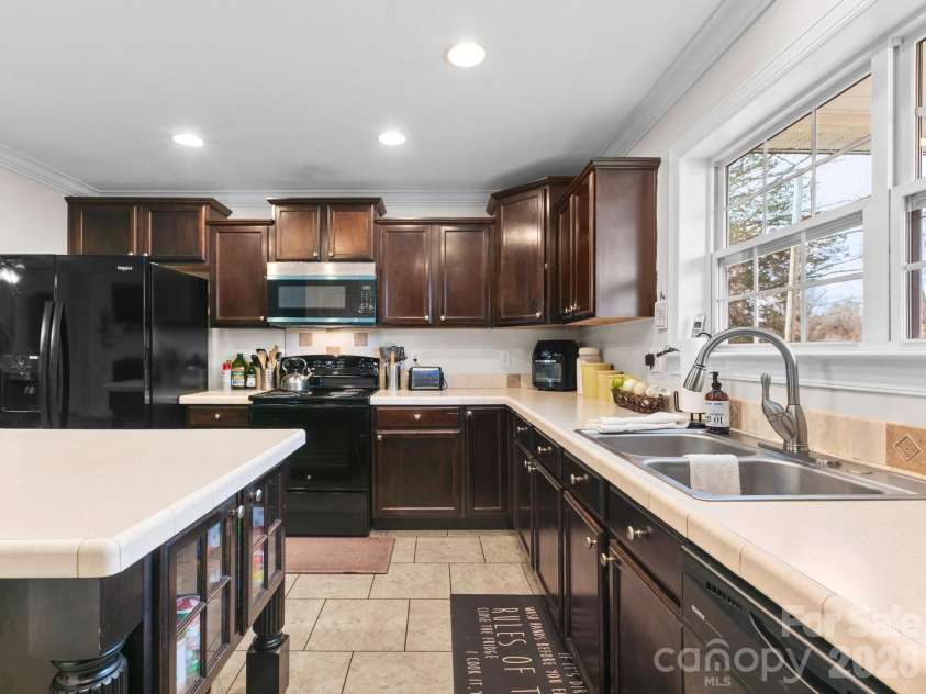 28 Chapel Park Road, Asheville, NC 28803.  MLS# CAR4417215, YatesRealty ID 49302. 