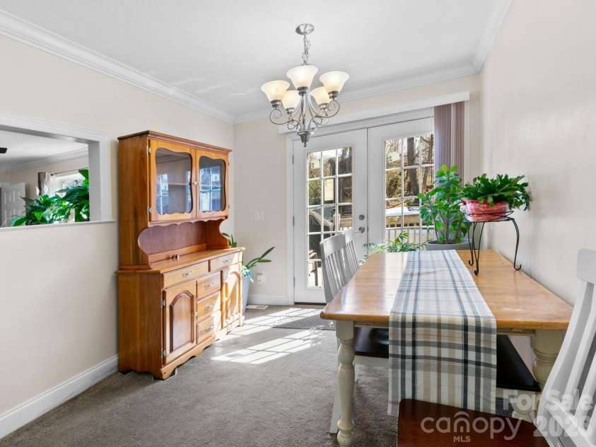 28 Chapel Park Road, Asheville, NC 28803.  MLS# CAR4417215, YatesRealty ID 49302. 
