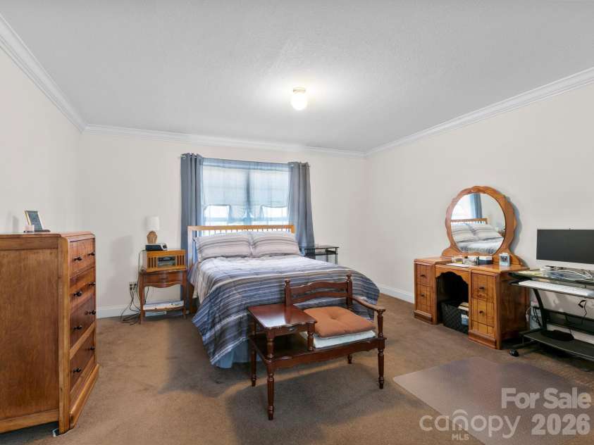 28 Chapel Park Road, Asheville, NC 28803.  MLS# CAR4417215, YatesRealty ID 49302. 