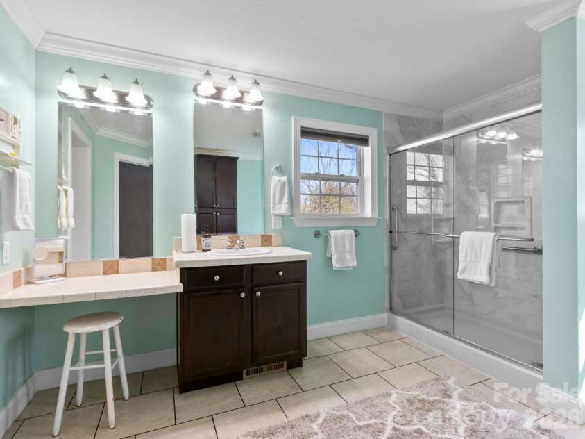 28 Chapel Park Road, Asheville, NC 28803.  MLS# CAR4417215, YatesRealty ID 49302. 
