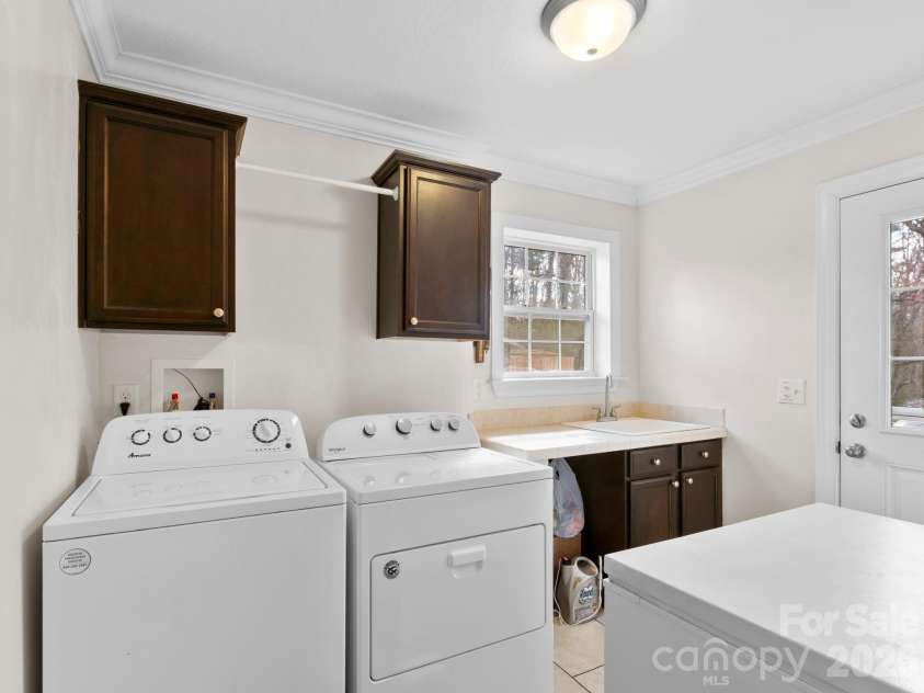 28 Chapel Park Road, Asheville, NC 28803.  MLS# CAR4417215, YatesRealty ID 49302. 