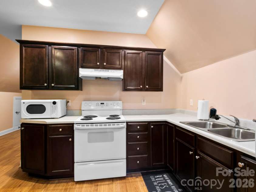 28 Chapel Park Road, Asheville, NC 28803.  MLS# CAR4417215, YatesRealty ID 49302. 