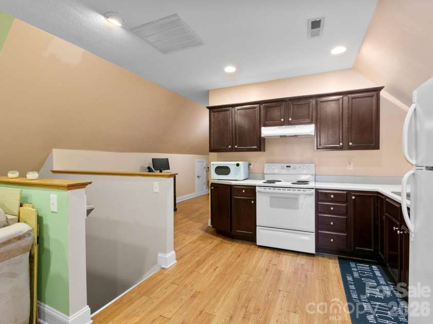 28 Chapel Park Road, Asheville, NC 28803.  MLS# CAR4417215, YatesRealty ID 49302. 