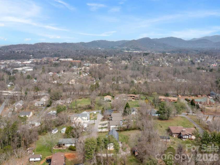 28 Chapel Park Road, Asheville, NC 28803.  MLS# CAR4417215, YatesRealty ID 49302. 