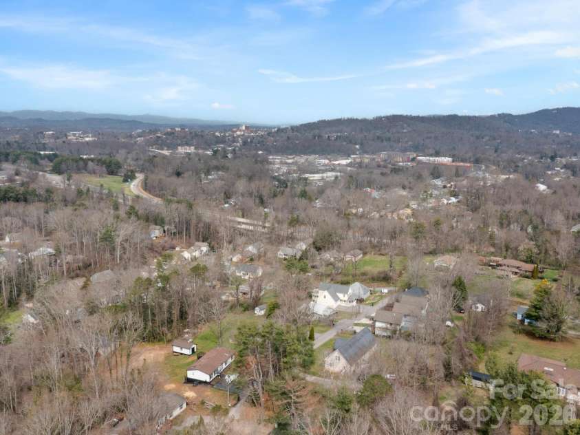 28 Chapel Park Road, Asheville, NC 28803.  MLS# CAR4417215, YatesRealty ID 49302. 