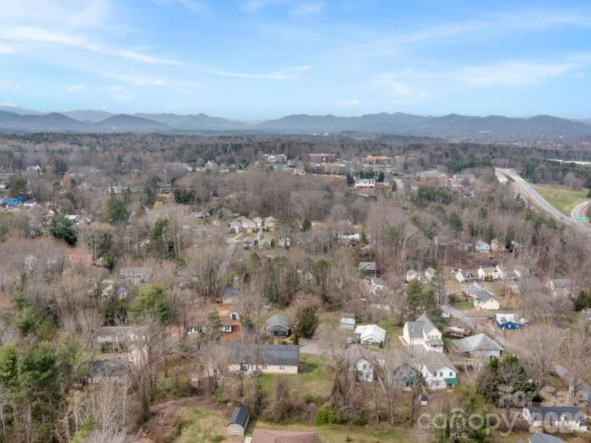 28 Chapel Park Road, Asheville, NC 28803.  MLS# CAR4417215, YatesRealty ID 49302. 