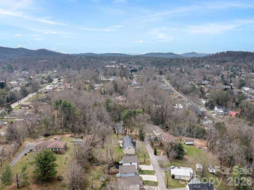 28 Chapel Park Road, Asheville, NC 28803.  MLS# CAR4417215, YatesRealty ID 49302. 