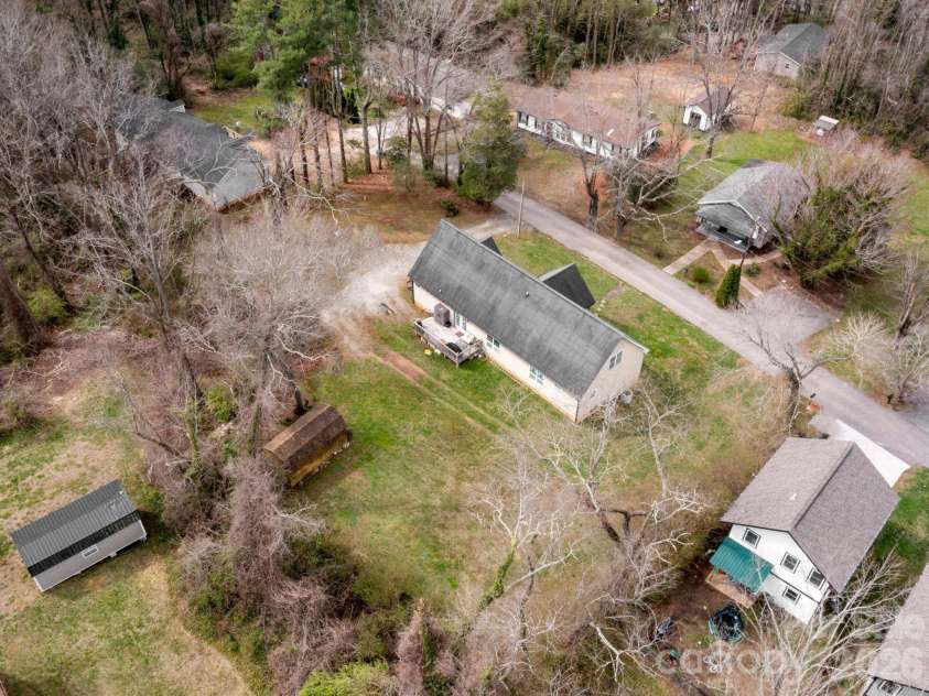 28 Chapel Park Road, Asheville, NC 28803.  MLS# CAR4417215, YatesRealty ID 49302. 