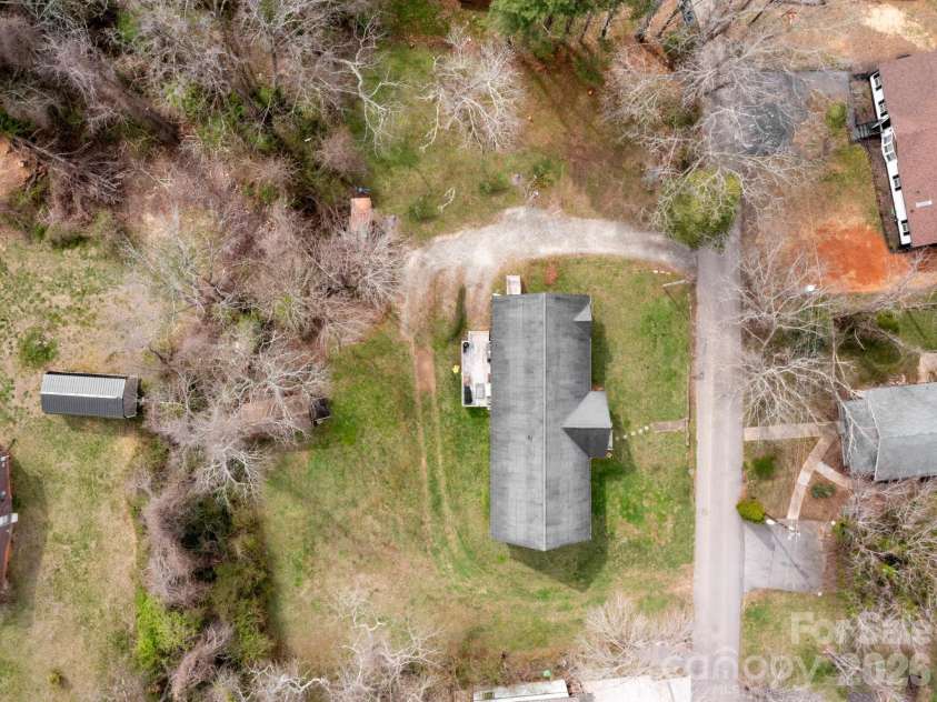 28 Chapel Park Road, Asheville, NC 28803.  MLS# CAR4417215, YatesRealty ID 49302. 