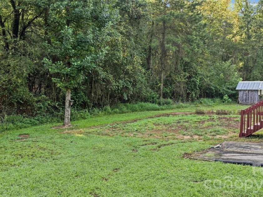 4782 29th Street Drive, Hickory, NC 28601.  MLS# CAR4415429, YatesRealty ID 49304. 