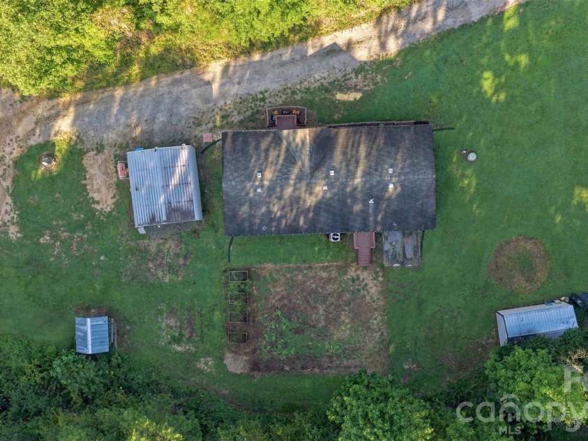 4782 29th Street Drive, Hickory, NC 28601.  MLS# CAR4415429, YatesRealty ID 49304. 