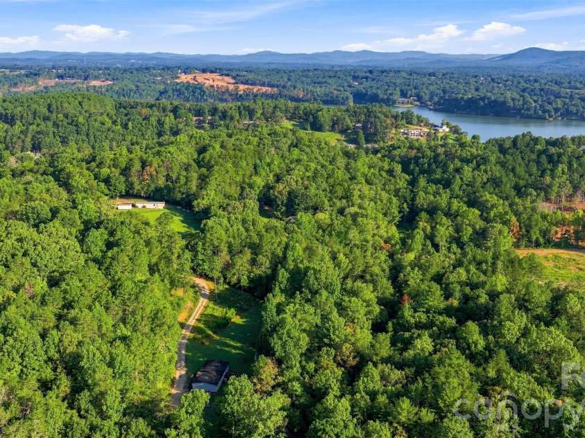 4782 29th Street Drive, Hickory, NC 28601.  MLS# CAR4415429, YatesRealty ID 49304. 