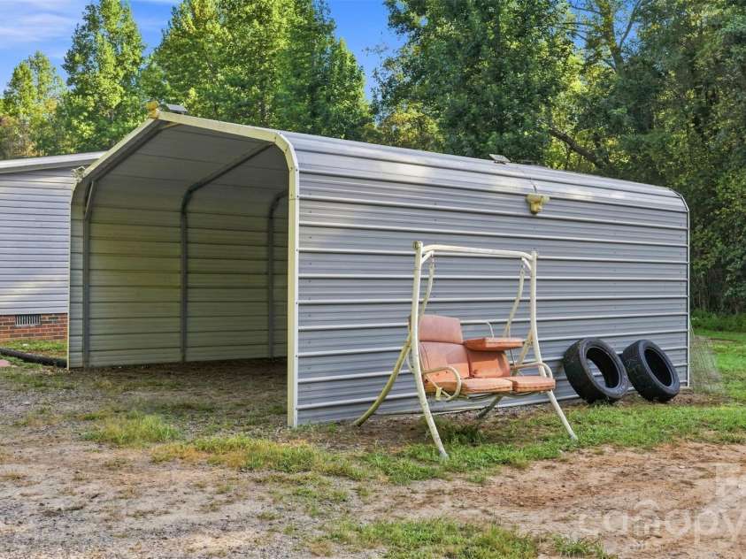 4782 29th Street Drive, Hickory, NC 28601.  MLS# CAR4415429, YatesRealty ID 49304. Carport