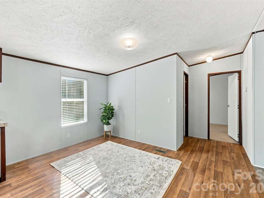 4782 29th Street Drive, Hickory, NC 28601.  MLS# CAR4415429, YatesRealty ID 49304. Dining