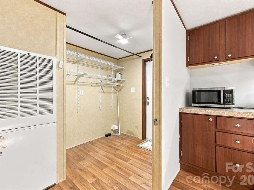 4782 29th Street Drive, Hickory, NC 28601.  MLS# CAR4415429, YatesRealty ID 49304. Laundry Room